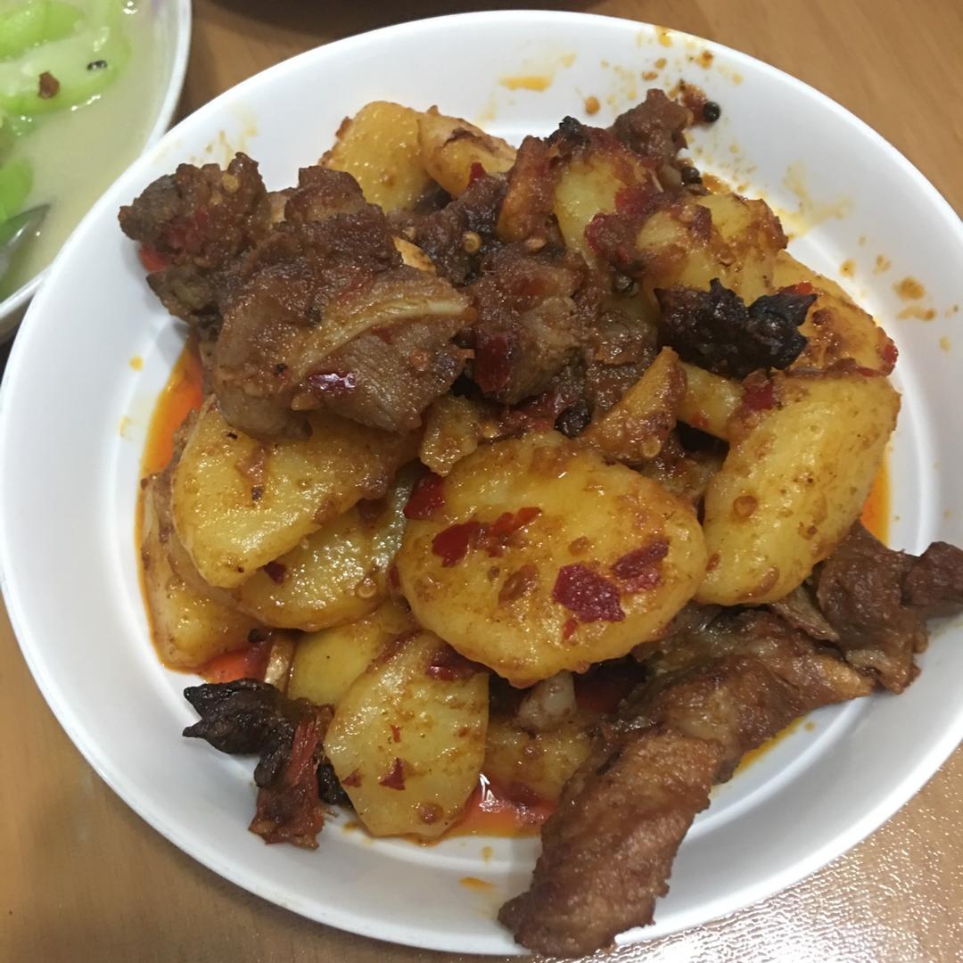 土豆烧排骨
