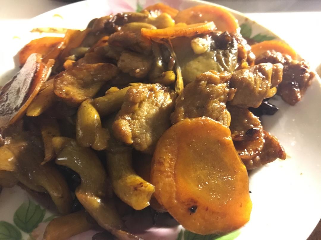蘑菇炒肉