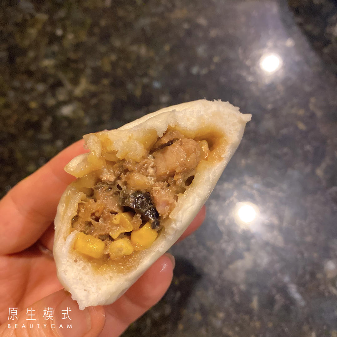 松软多汁的肉包子
