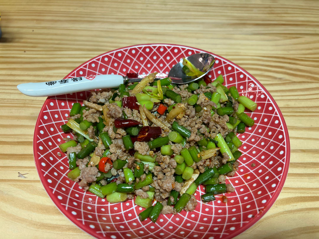 蒜台炒肉丝