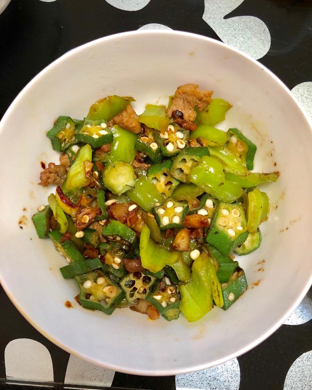 五花肉炒秋葵