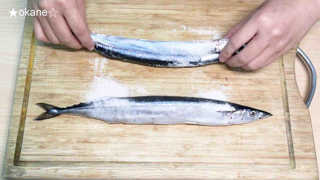 步骤图 鹽烤秋刀魚 去骨三刀流 Okane 的做法 鹽烤秋刀魚 去骨三刀流 Okane 的做法步骤 烤 下厨房