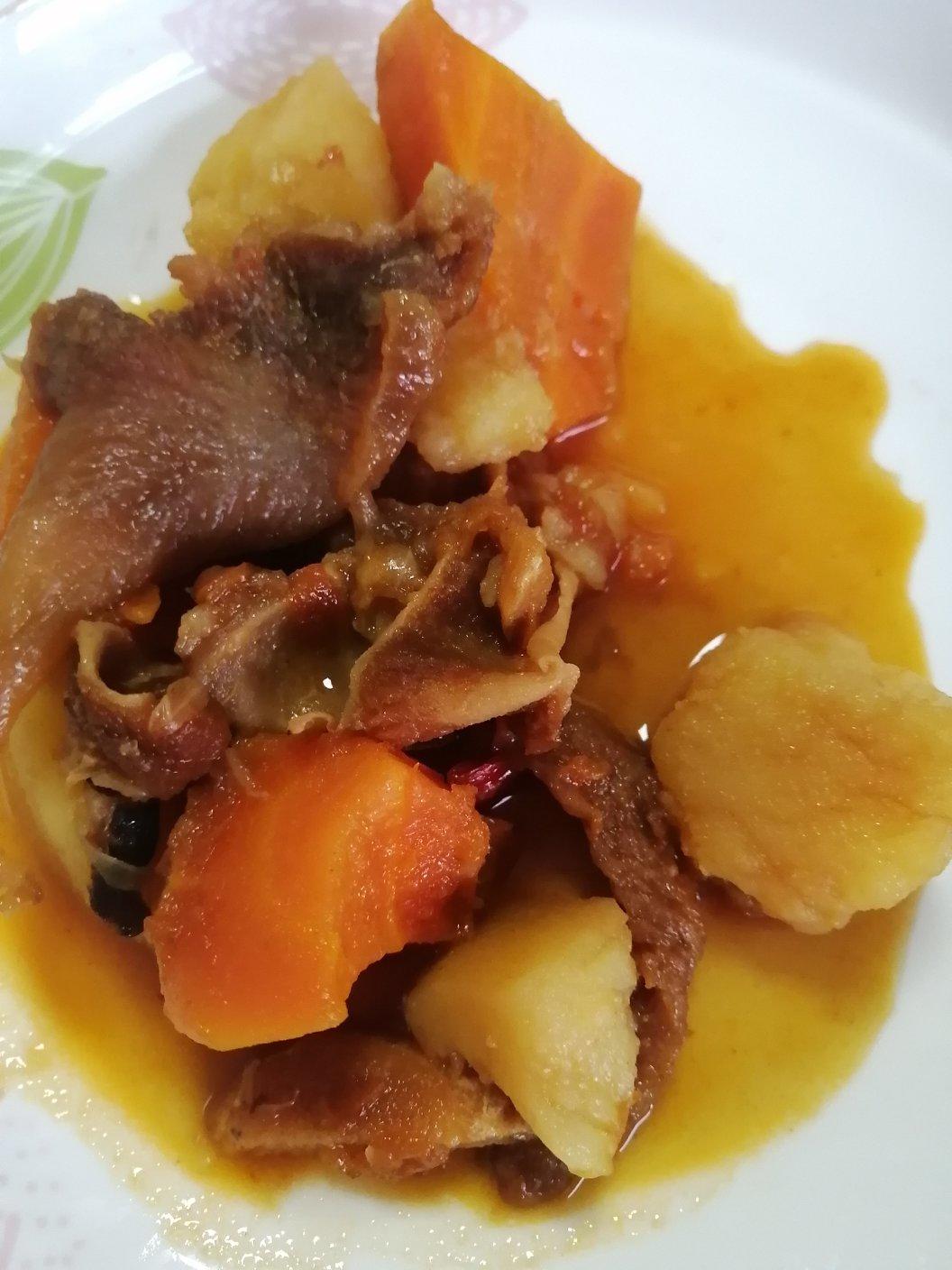 完胜刘一锅的 筋头巴脑炖土豆胡萝卜