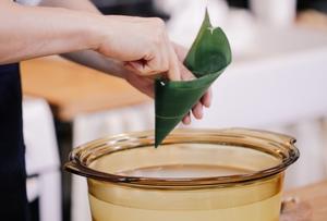 创食计 - 粽子配芥菜咸蛋汤的做法 步骤1