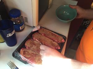 美式烤牛排 家常烤 简单 容易的做法 步骤8