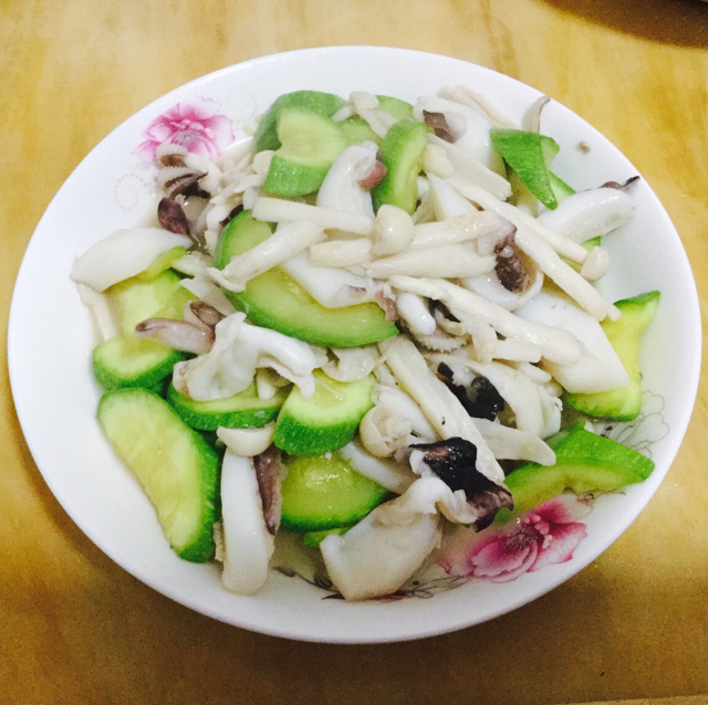 芹菜炒墨鱼