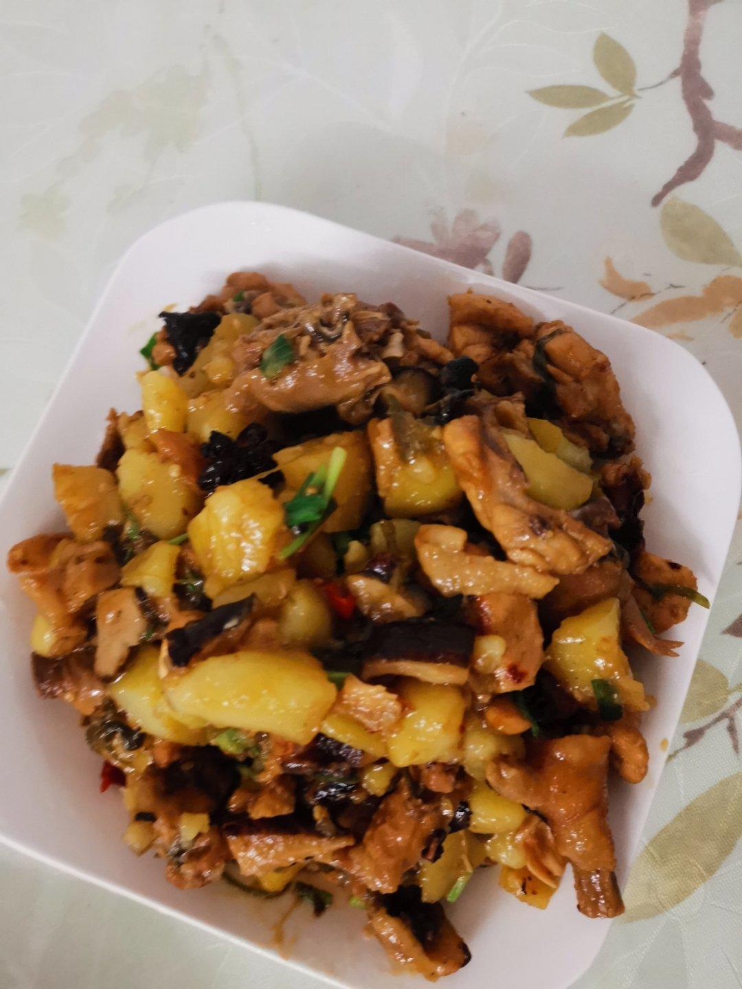 香菇烧鸡炖土豆