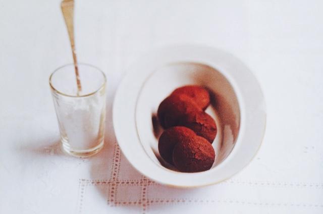 【修道院点心食谱】巧克力波尔沃隆杏仁酥饼的做法