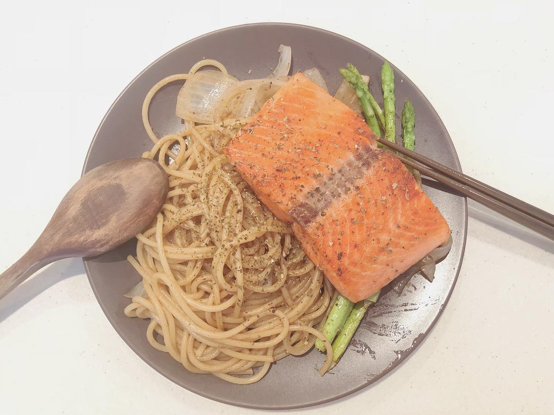 黑醋汁三文鱼意面