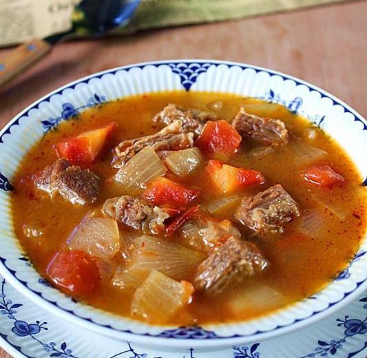 番茄牛肉汤，红彤彤酸酸甜甜鲜美的暖胃汤的做法
