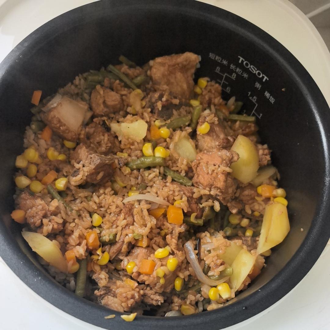 【排骨焖饭】