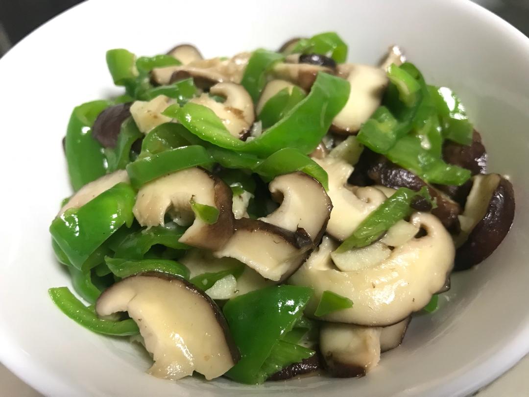 青椒炒香菇
