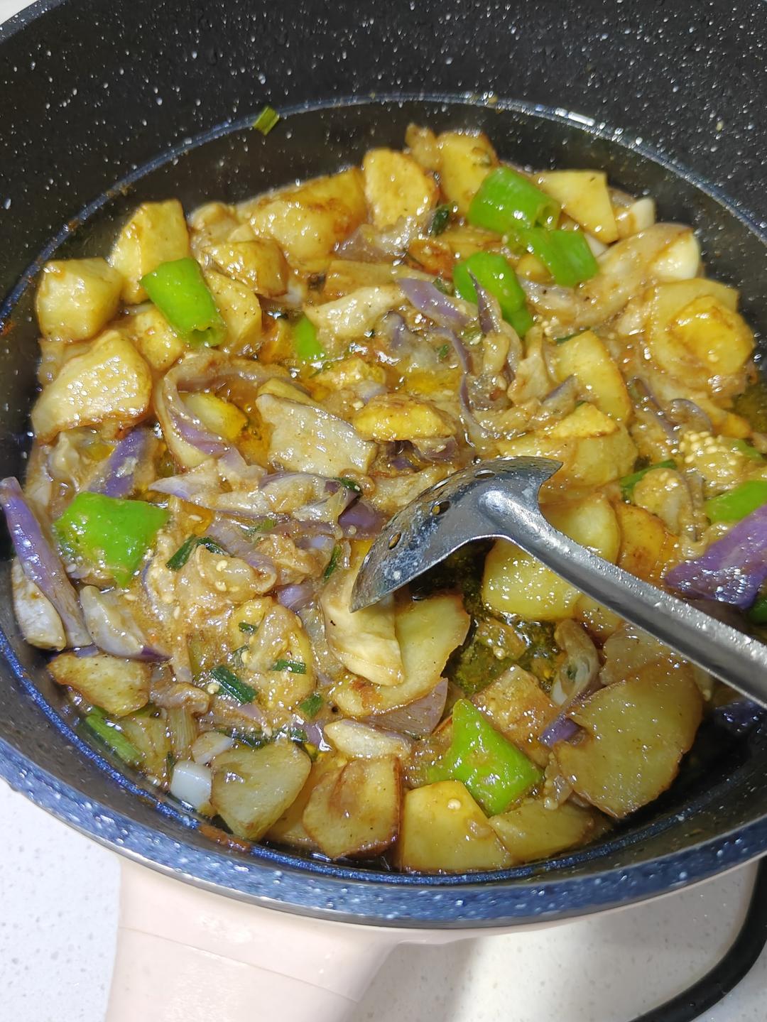 地三鲜（茄子，土豆，青椒）