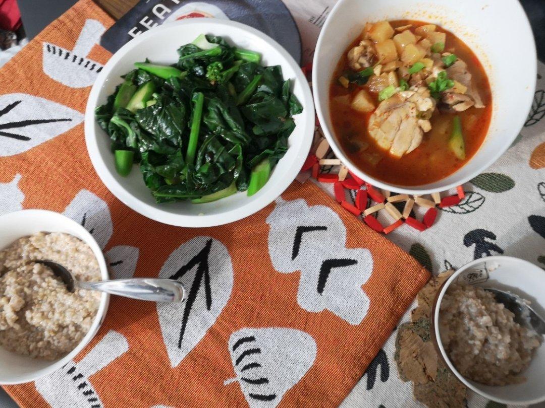 辣白菜炖鸡腿