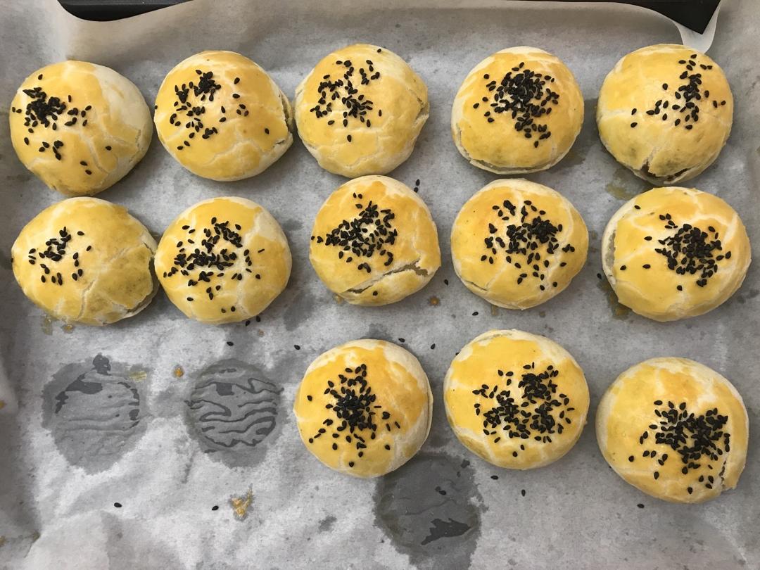 肉松麻薯蛋黄酥——(揉麻薯不烫手的小诀窍)