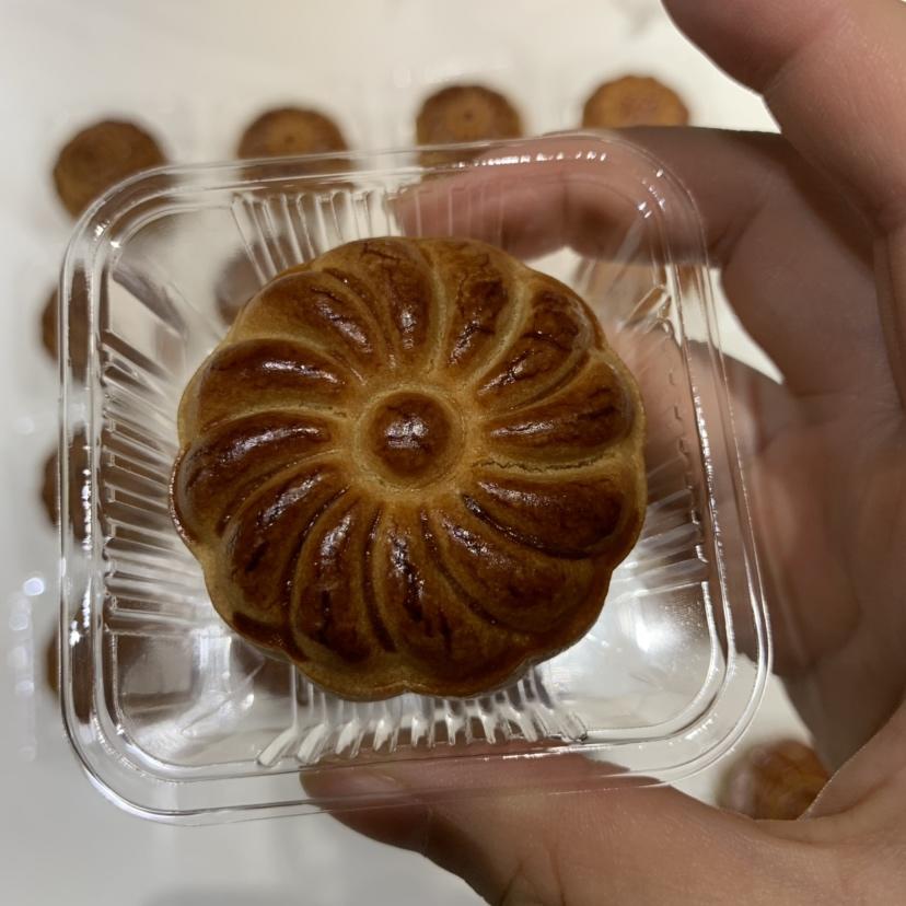 广式月饼—蛋黄莲蓉月饼
