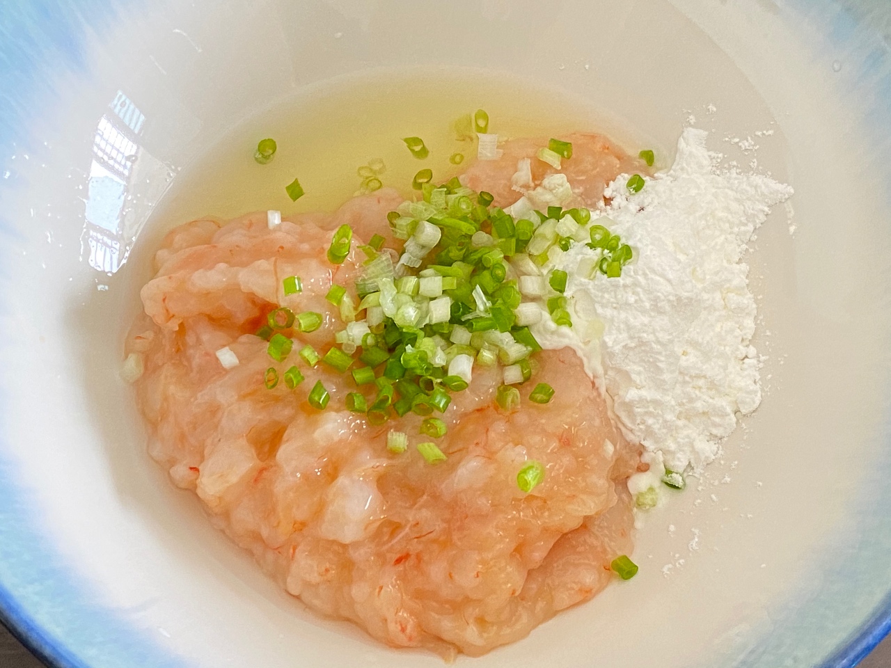 虾滑丝瓜汤，鲜美又爽口的做法 步骤3