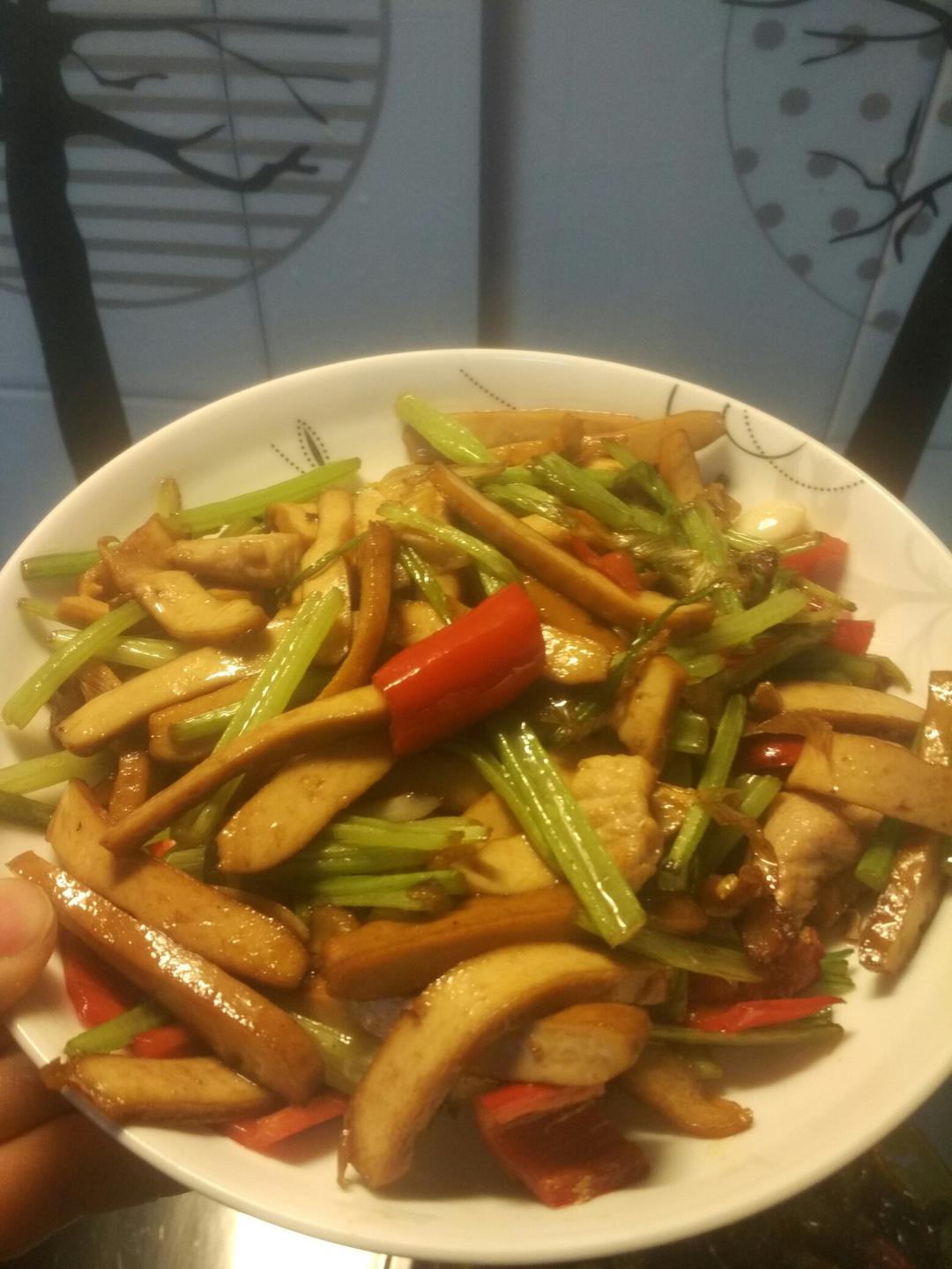 素菜：芹菜炒豆腐干