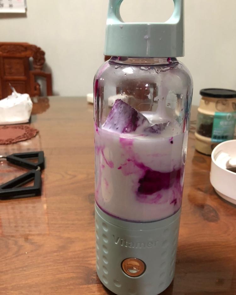 火龙果酸奶奶昔