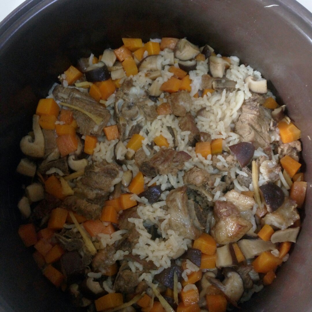 喷香排骨焖饭（爆好吃）