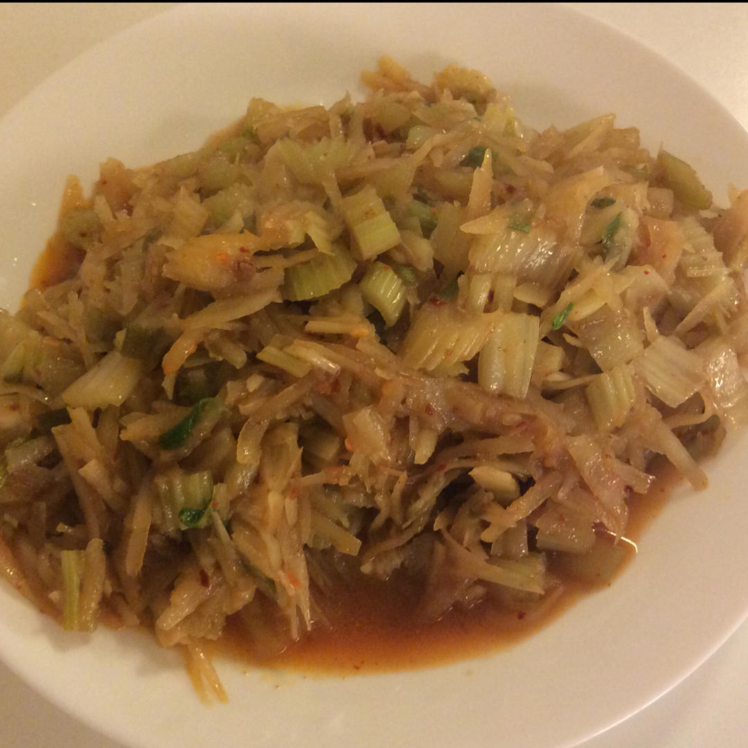 下饭菜  芹菜炒土豆丝