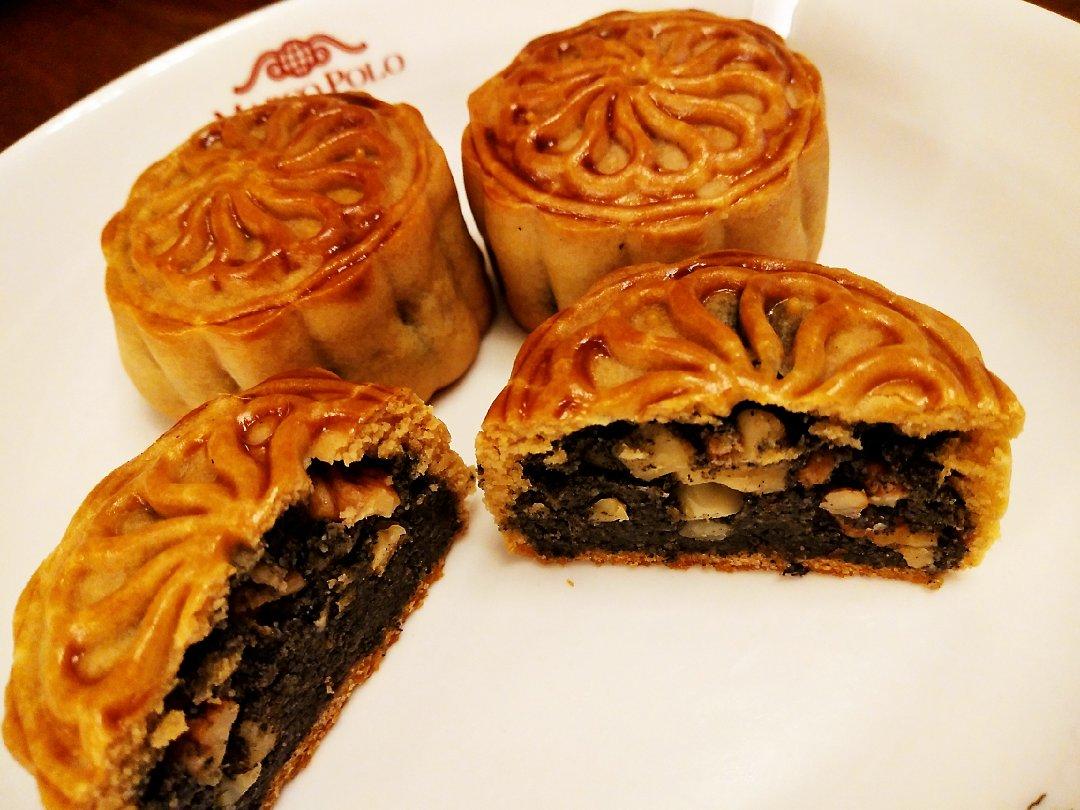 黑芝麻核桃馅月饼