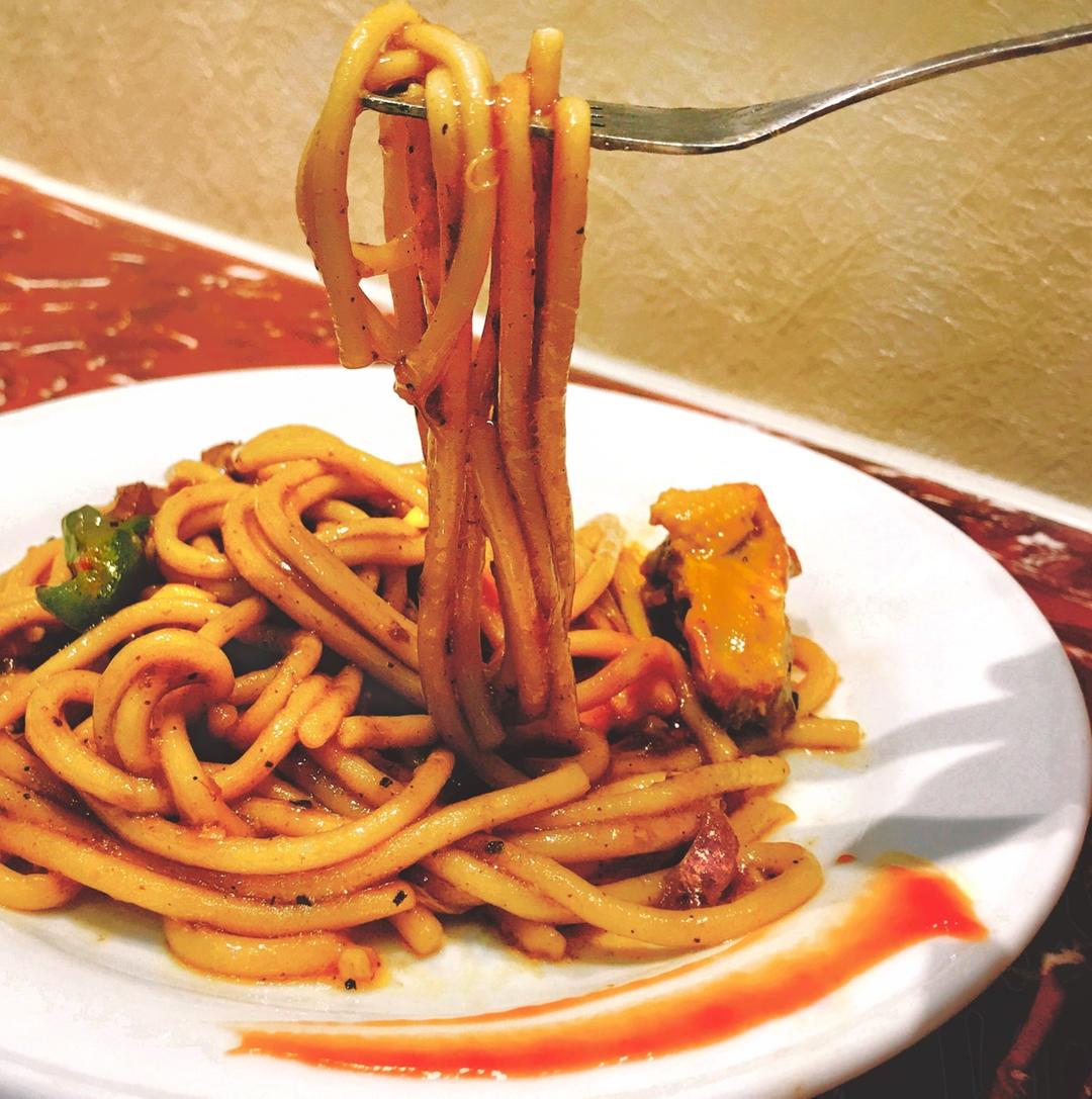 黑椒牛柳炒意面