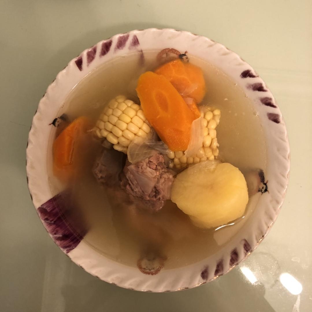 胡萝卜玉米排骨汤