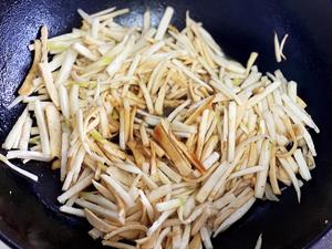 海参煸炒三丝🥢(茭白、豆腐干、青椒)的做法 步骤7