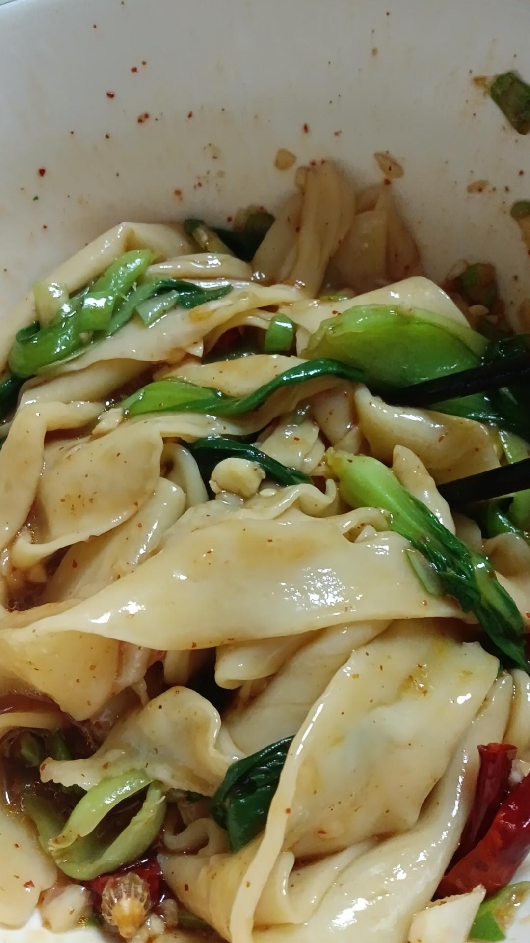 陕西正宗油泼面，简单快手，好吃到灵魂出窍