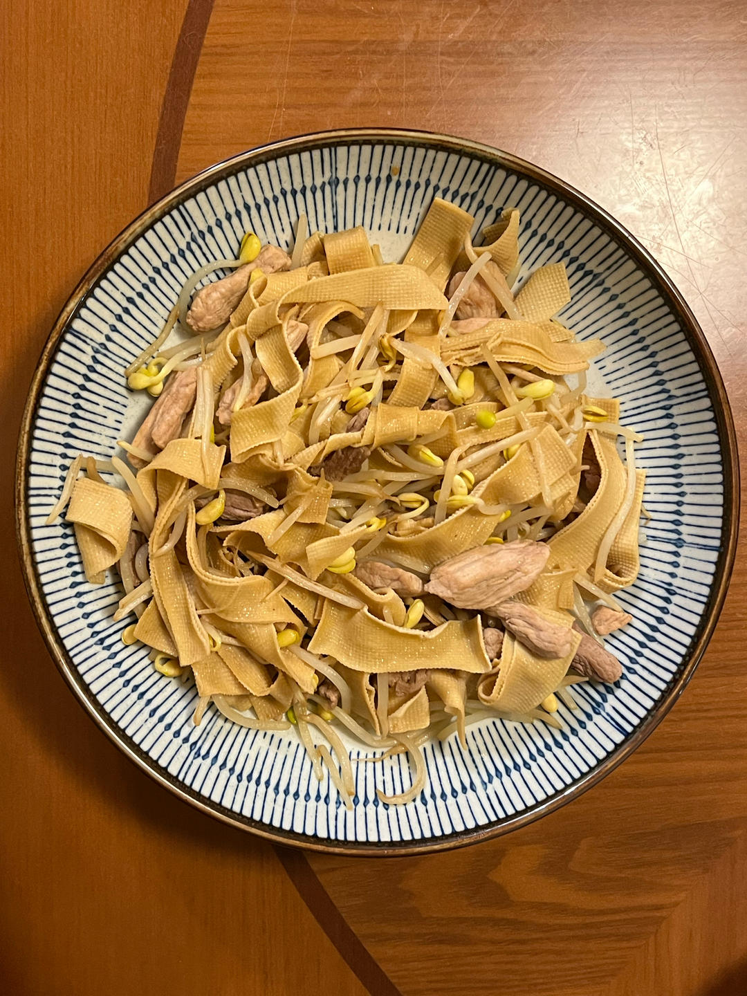 豆皮豆芽炒肉丝，简单美味