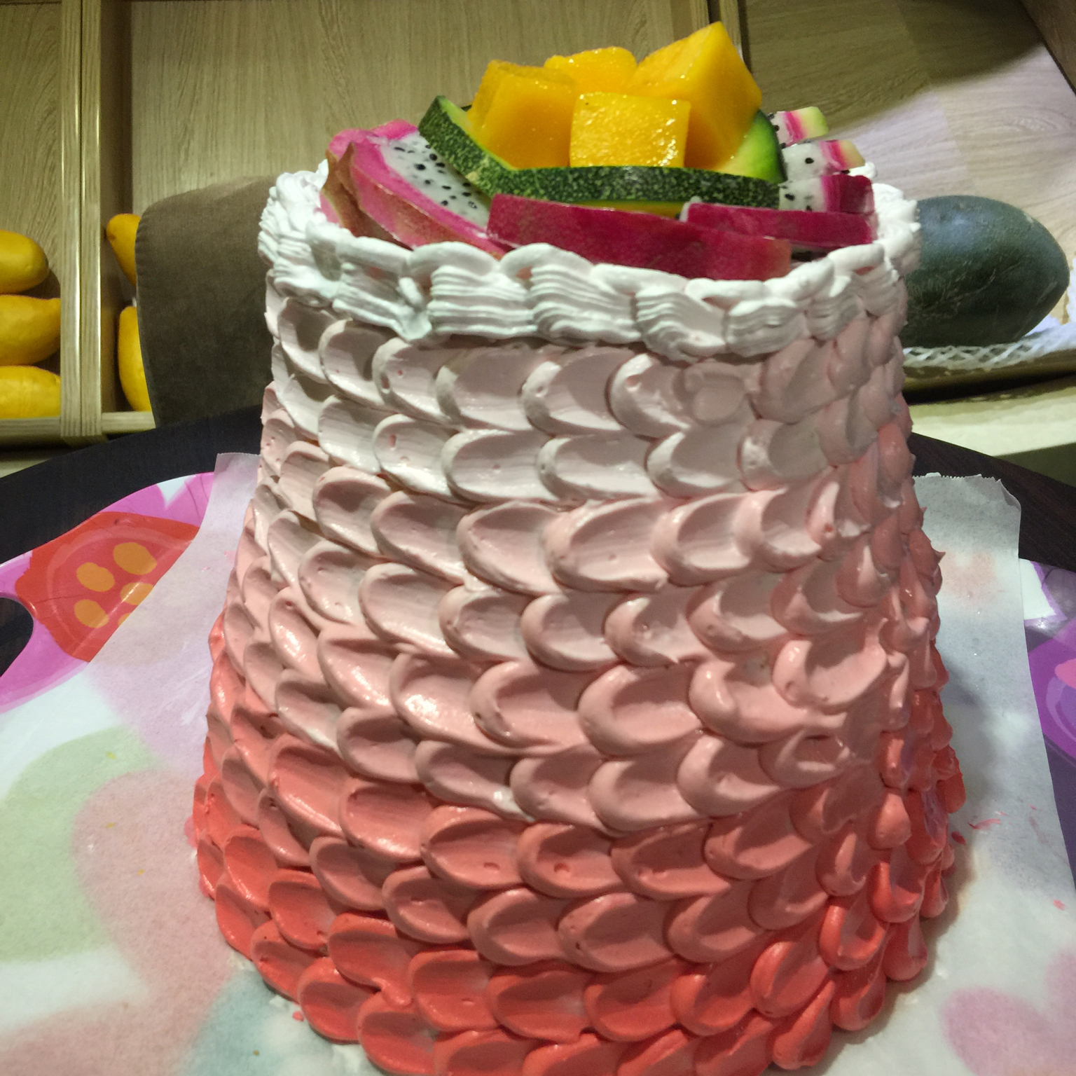 渐变色奶油蛋糕装饰