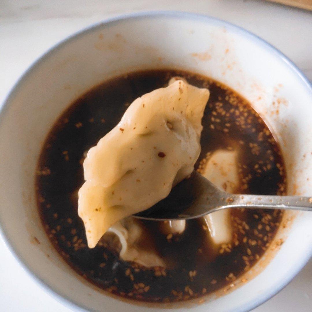 省时又便捷，没人能抗拒这碗酸汤水饺！🥟