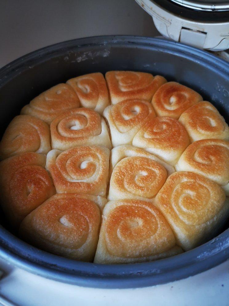 用电饭锅做奶香蜂蜜小面包特别好吃