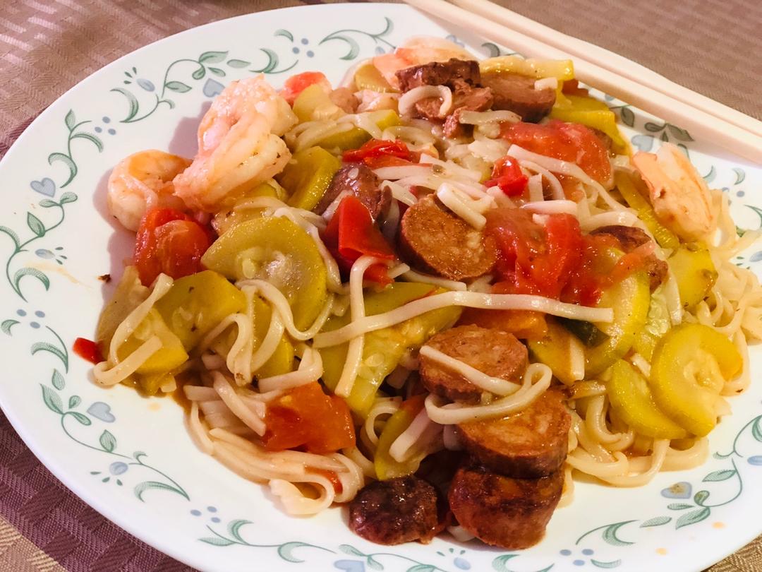 番茄西葫芦鲜虾炒面