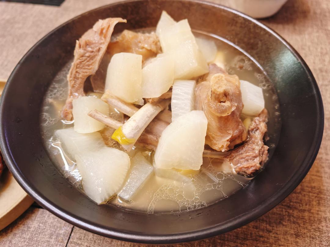 呼伦贝尔大草原–清汤羊排炖土豆胡萝卜