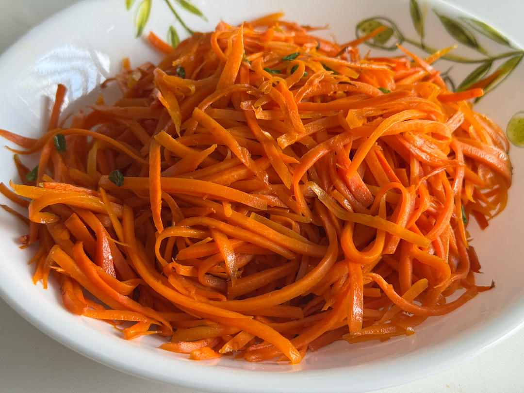 香炒胡萝卜丝（勾氏私房菜）