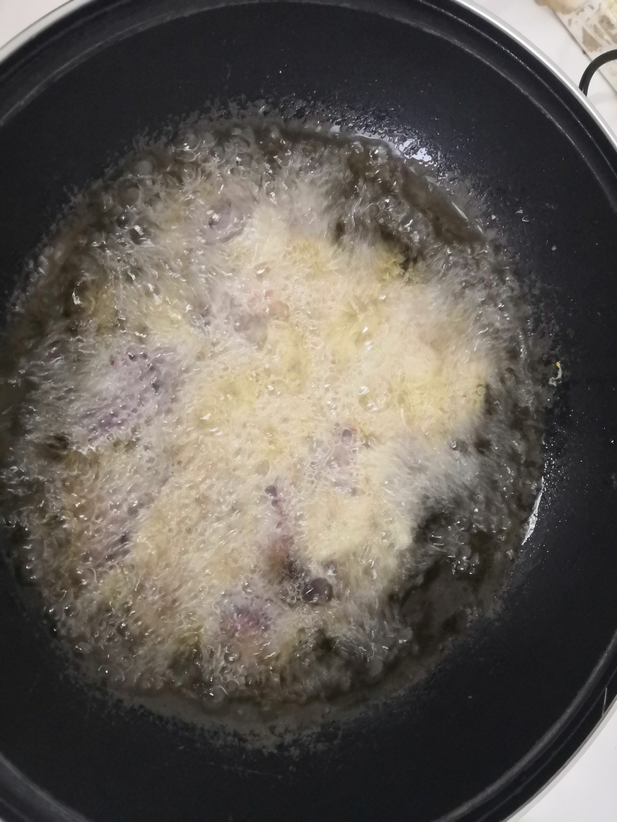 拔丝紫薯的做法 步骤2