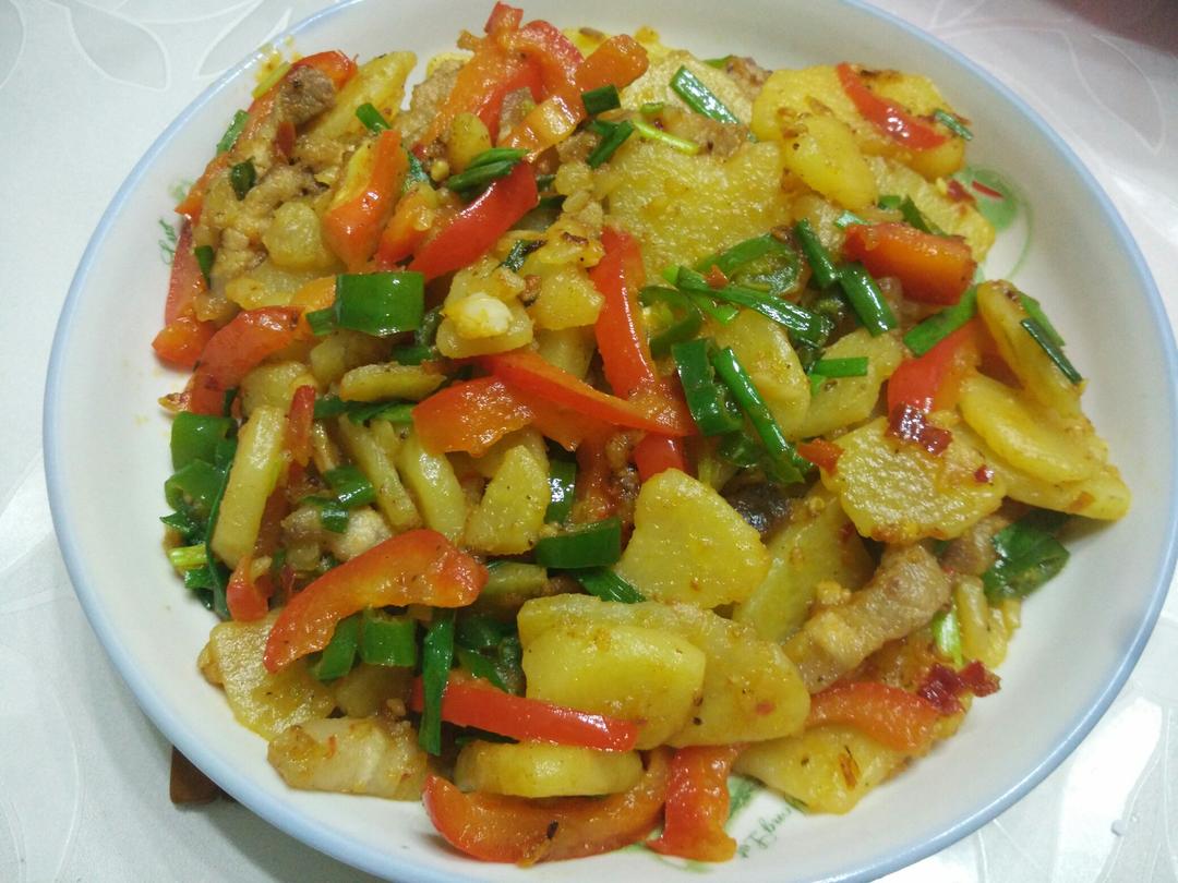 五花肉干煸土豆片