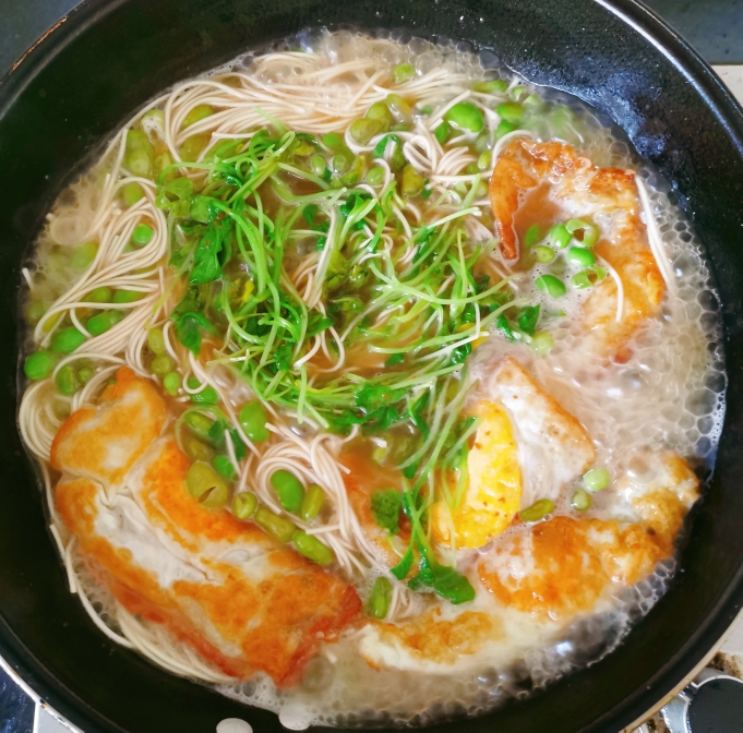 毛豆鸡蛋青菜汤面🍜超级鲜👍🏻的做法 步骤7