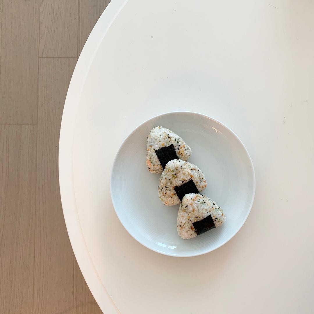 手握三角夹心藜麦饭团【健康一手握】
