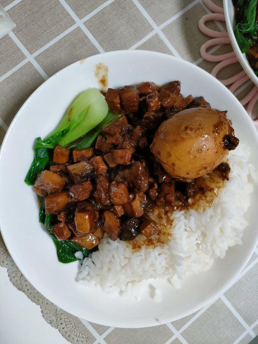 洋葱酥卤肉饭