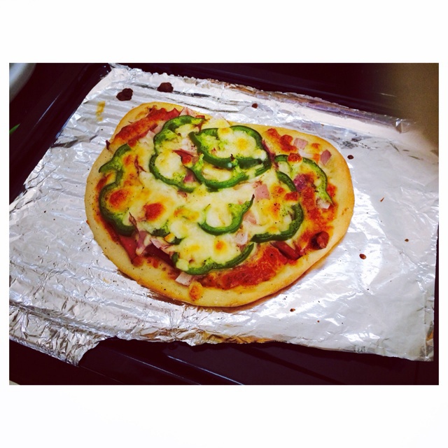 薄饼脆皮火腿pizza