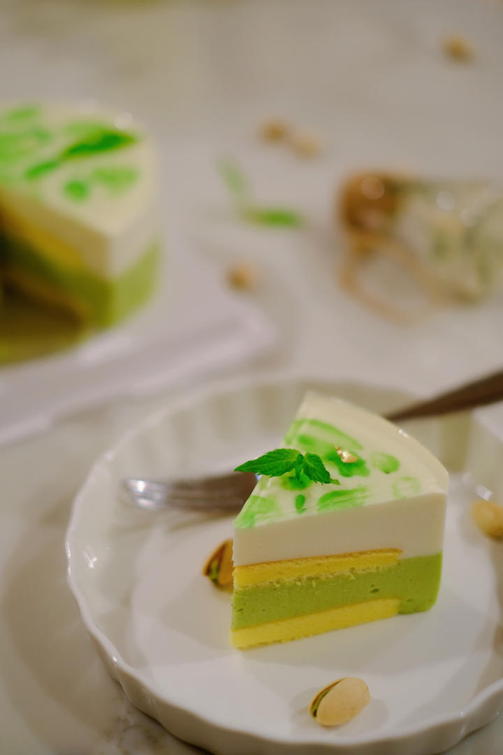 开心果慕斯配香草椰子慕斯