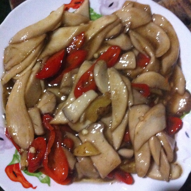 青椒炒鸡腿菇
