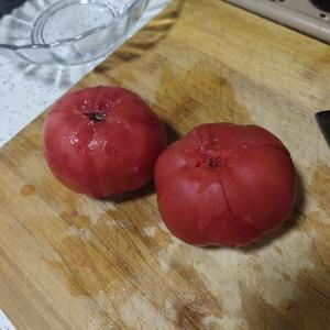 番茄金针菇肥牛的做法 步骤2