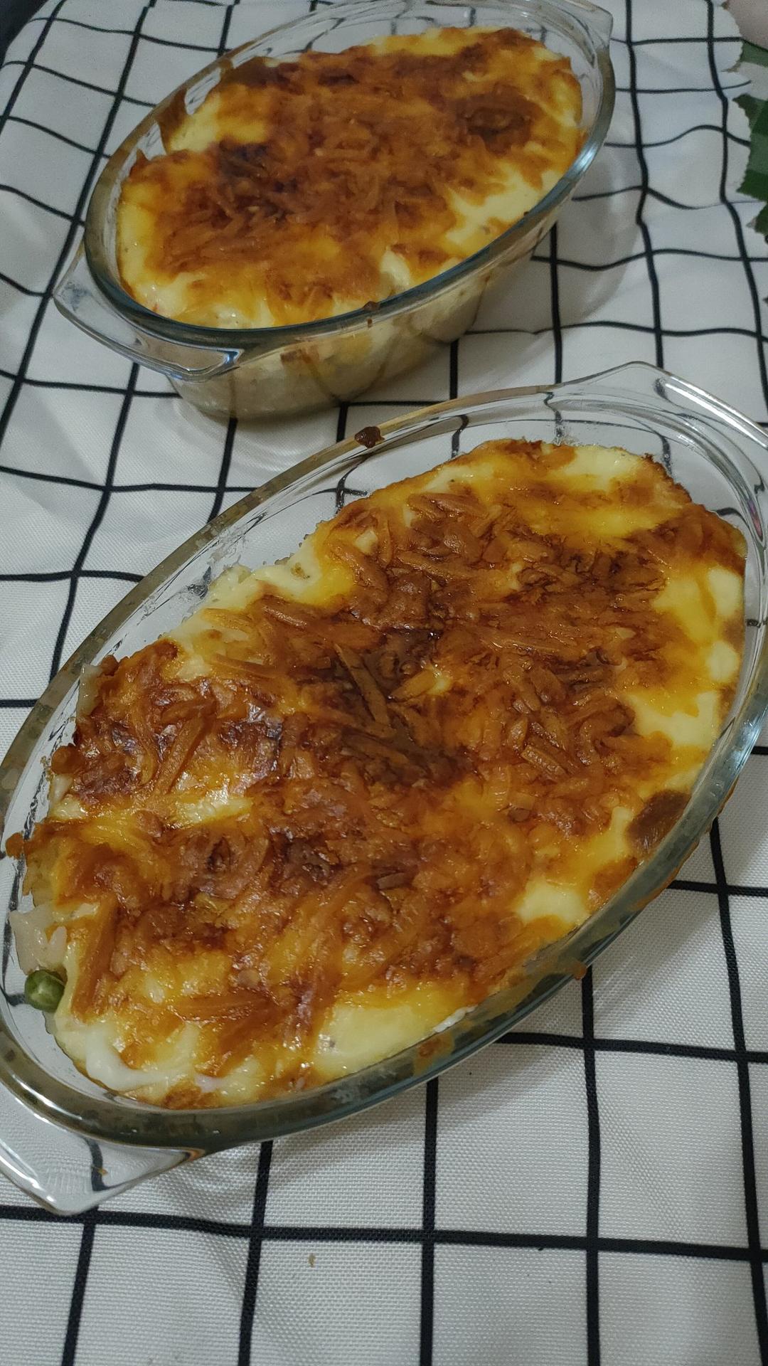 海鲜焗饭 Seafood Fried Rice with Cheesy Topping