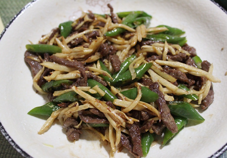 牛肉丝炒茭白