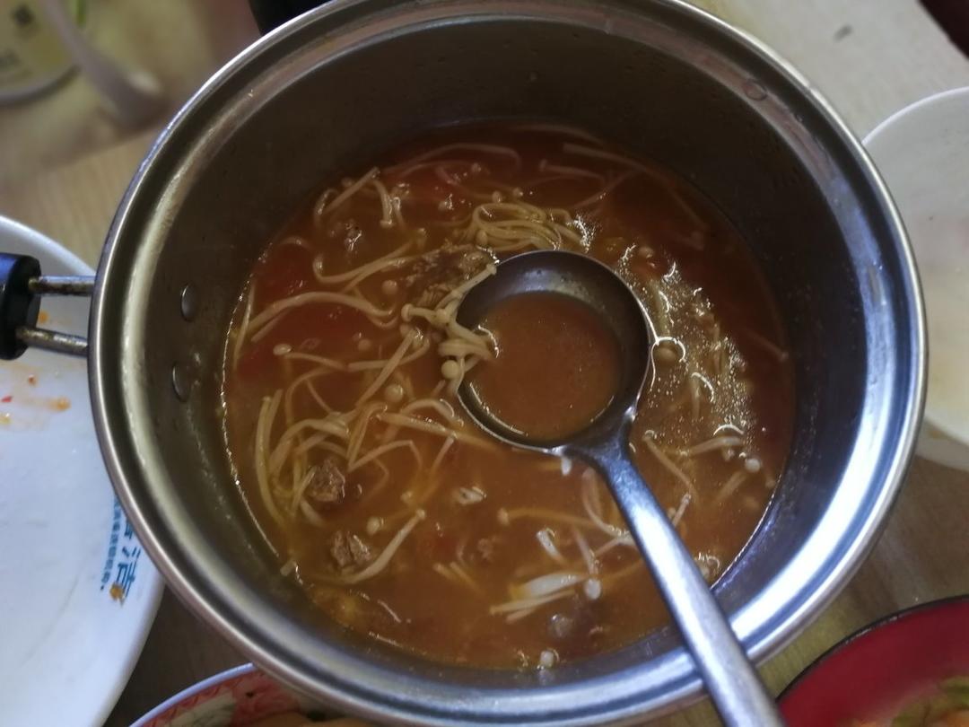 金针菇肥牛番茄锅
