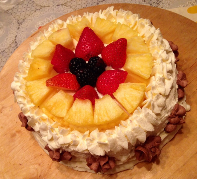 奶油水果装饰蛋糕